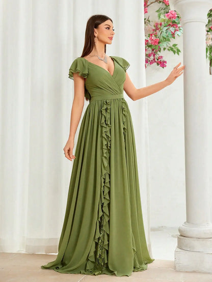 MgiacyV is a long dress with a double-layer ruffled collar, interlaced and folded lace with flags, and a large chiffon hem