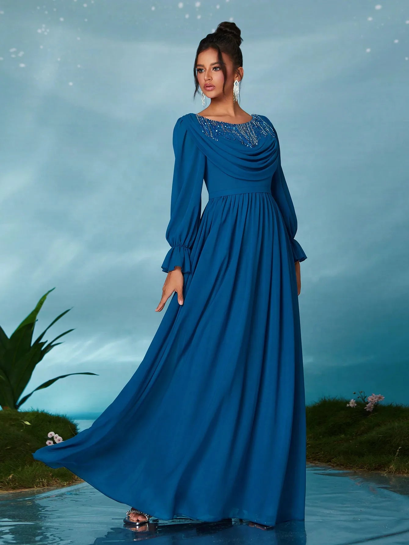 A high-end evening dress with a round neck, beaded flower edges, pearl chiffon, wrapped chest and flowing sleeves