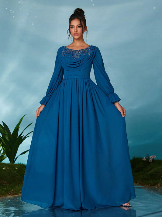 A high-end evening dress with a round neck, beaded flower edges, pearl chiffon, wrapped chest and flowing sleeves